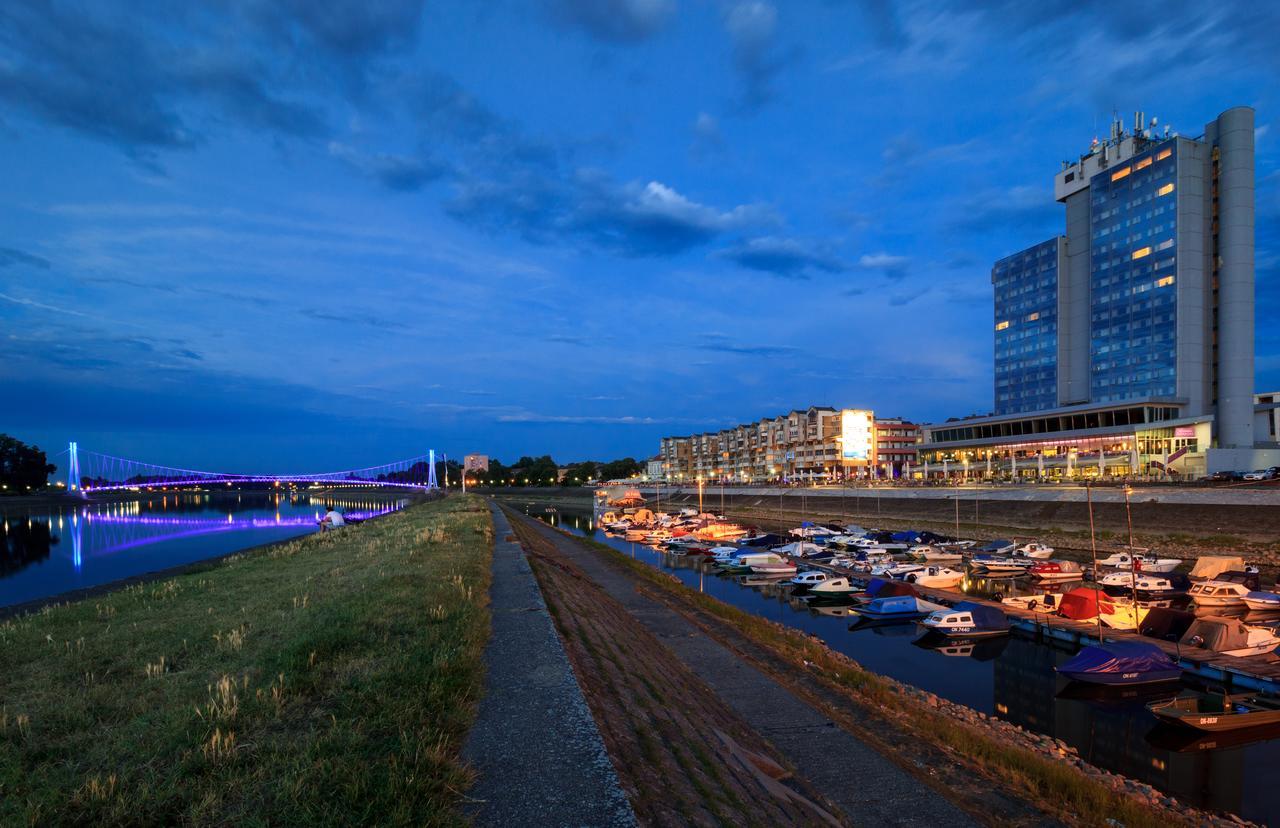 Hotel Ösek Dış mekan fotoğraf